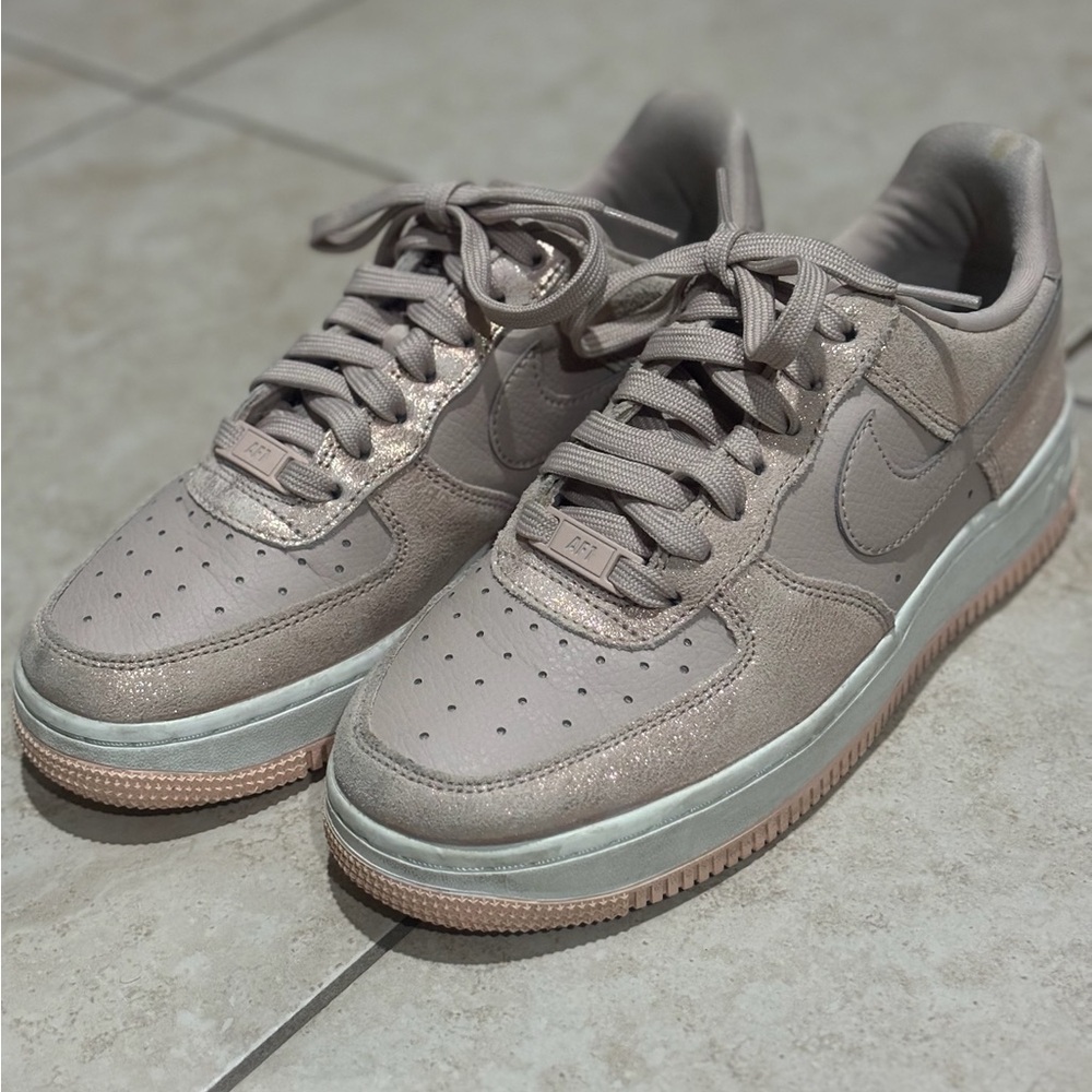 NIKE Air Force 1 Low Premium Metallic Pink Shoes Womens Size 6.5 616725-901
